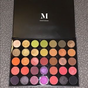 EYESHADOW palette